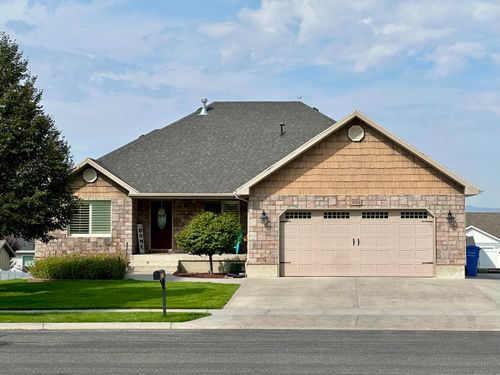 653 N 200 E, Smithfield, UT, 84335-6713 | Card Image