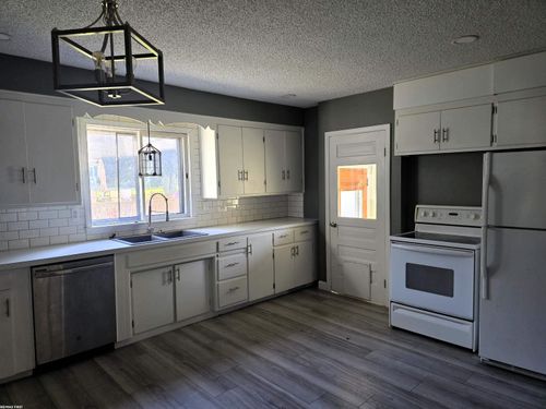 208 Arthur St, Yale, MI, 48097-2902 | Card Image