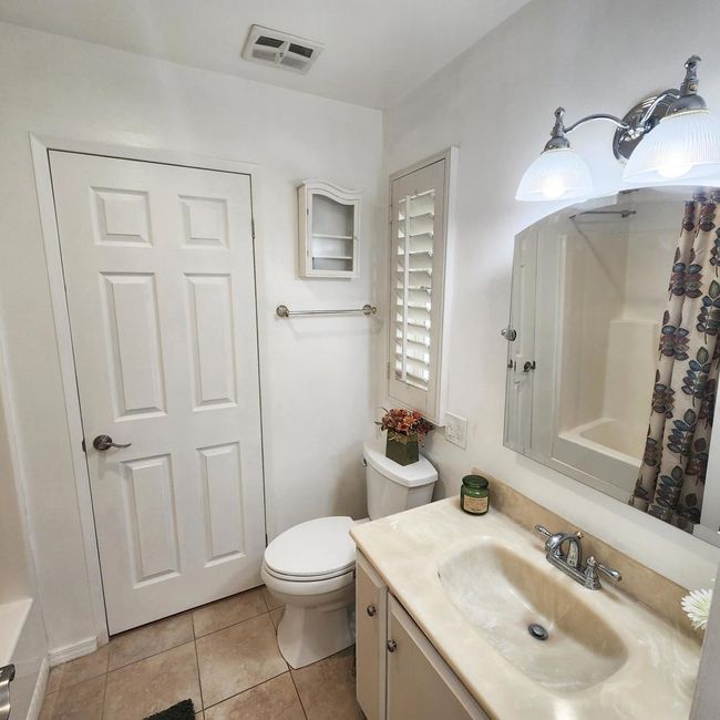 Guest Shower Tub Comb | Image 18