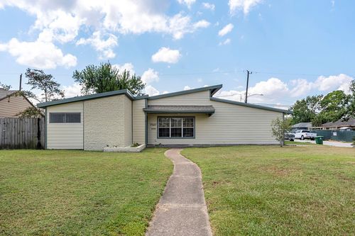7527 Dearborn Street, Houston, TX, 77055 | Card Image