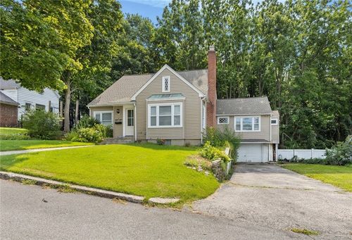 9 Country Pkwy, North Providence, RI, 02911-2601 | Card Image