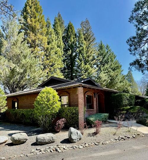 11 Horseshoe Ln, Weaverville, CA, 96093-8087 | Card Image