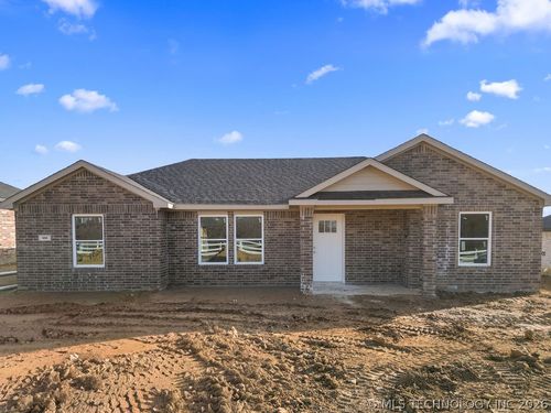 686 W 6th St, Atoka, OK, 74525-2609 | Card Image