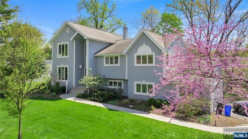 1 Collins Ave, Closter, NJ, 07624-2816 | Card Image