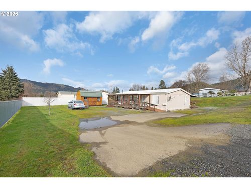 583 Suncrest St, Myrtle Creek, OR, 97457-9773 | Card Image