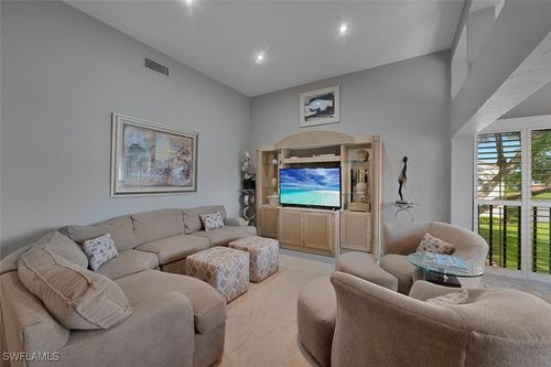 q-204-583 Beachwalk Cir, NAPLES, FL, 34108-8730 | Card Image