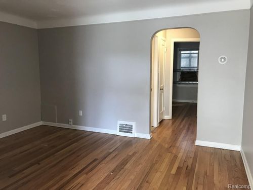 19381 Kenosha St, Harper Woods, MI, 48225-2133 | Card Image
