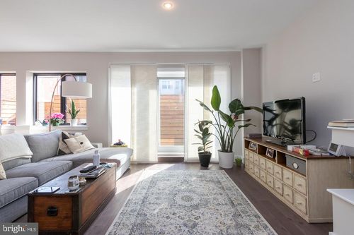 apt-100-938 New Market St, PHILADELPHIA, PA, 19123-2375 | Card Image