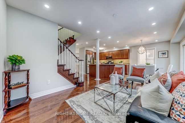 5 Hollier Dr, House attached with 3 bedrooms, 3 bathrooms and 1 parking in Ajax ON | Image 11