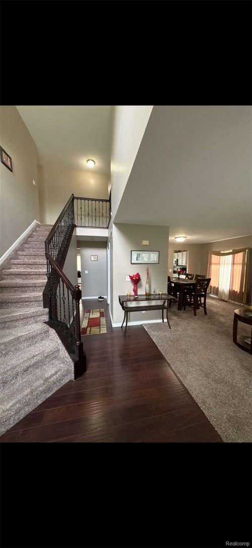 8366 Sherwood Dr, Grand Blanc, MI, 48439-8391 | Card Image