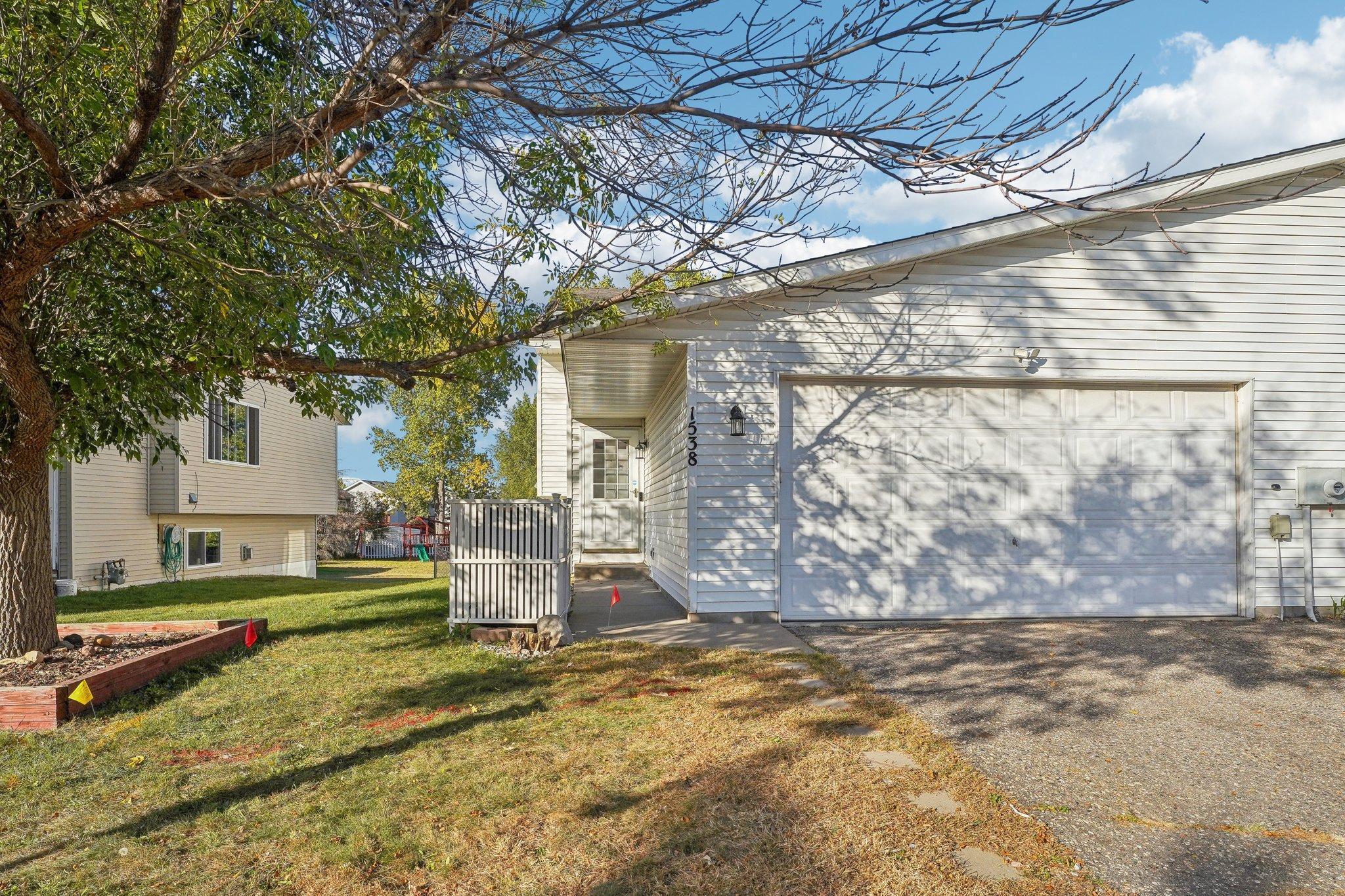 Mcintosh Cir, Shakopee, MN 55379