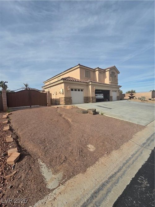 519 Sunrise Villa Dr, Las Vegas, NV, 89110-4044 | Card Image