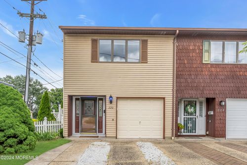 220 Van Winkle St, East Rutherford, NJ, 07073-1935 | Card Image