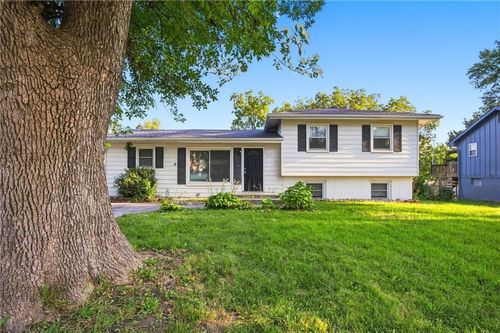 204 Meade St, Liberty, MO, 64068-2733 | Card Image