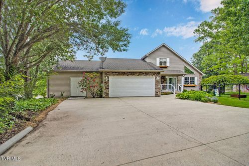 4058 Lone Wolf Cir, Crossville, TN, 38572-6565 | Card Image