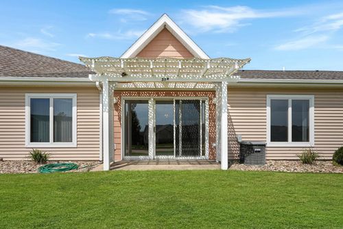 apt-318-108 16th Ave Sw, Waverly, IA, 50677-2879 | Card Image