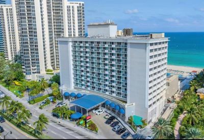 124 - 19201 Collins Ave, Condo with 0 bedrooms, 1 bathrooms and null parking in Sunny Isles Beach FL | Image 2