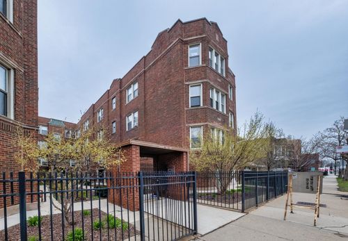 2a-2450 Addison St, Chicago, IL, 60618-5960 | Card Image
