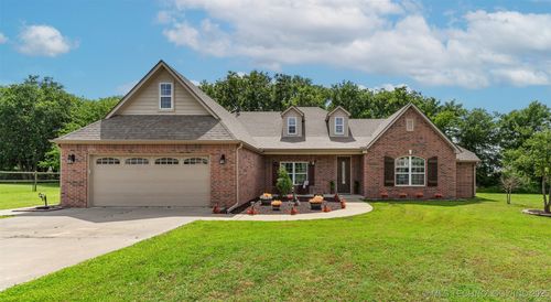 18932 Spring Creek Ln, Claremore, OK, 74017-1404 | Card Image