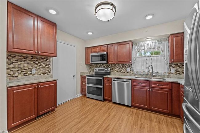 Kitchen | Image 12
