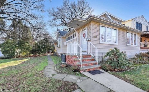 260 Garden Pl, Oradell, NJ, 07649-2218 | Card Image