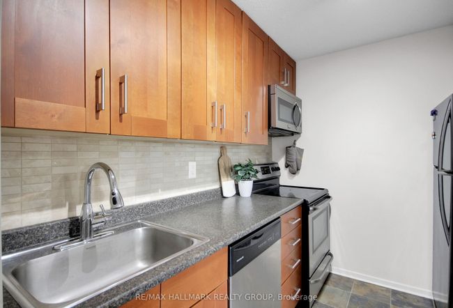 210 - 1505 Baseline Rd, Condo with 3 bedrooms, 2 bathrooms and 1 parking in Ottawa ON | Image 8