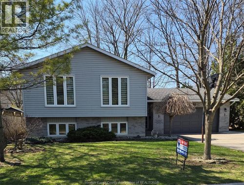 3695 Woodward Blvd, Windsor, ON, N8W5G7 | Card Image