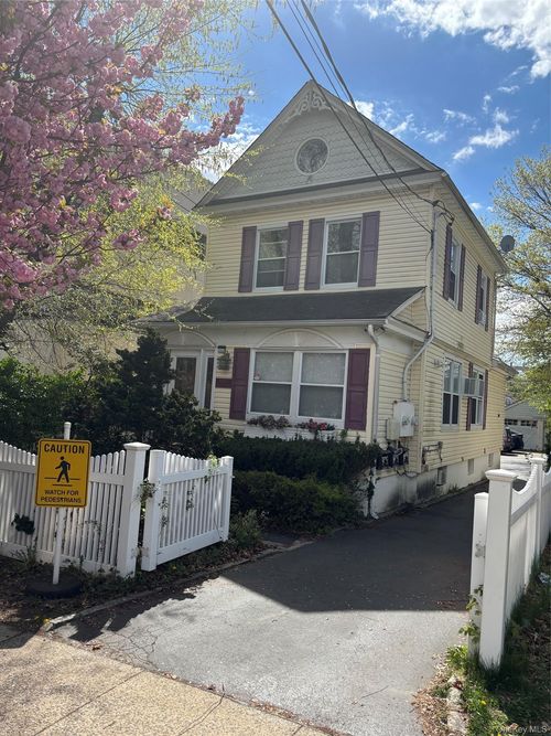 upper-40 South Bayles Avenue, North Hempstead, NY, 11050 | Card Image