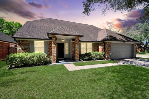 2506 Foxden Dr, Pearland, TX, 77584-8624 | Card Image