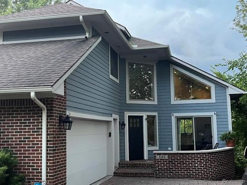 320 Charlevoix St, Commerce Twp, MI, 48382-2722 | Card Image