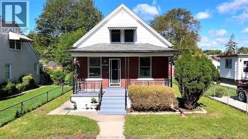 3536 Bloomfield Rd, Windsor, ON, N9C1R7 | Card Image
