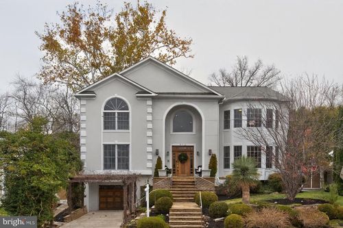 9715 Singleton Dr, BETHESDA, MD, 20817-2466 | Card Image