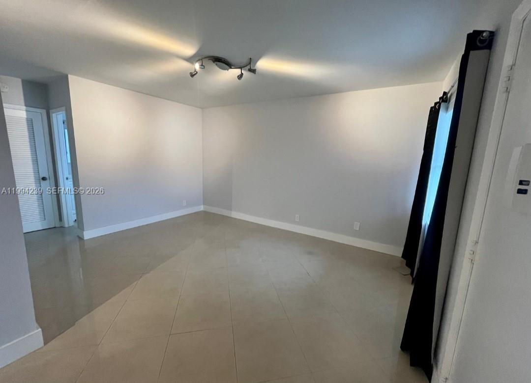 Residential Lease in Hollywood 2