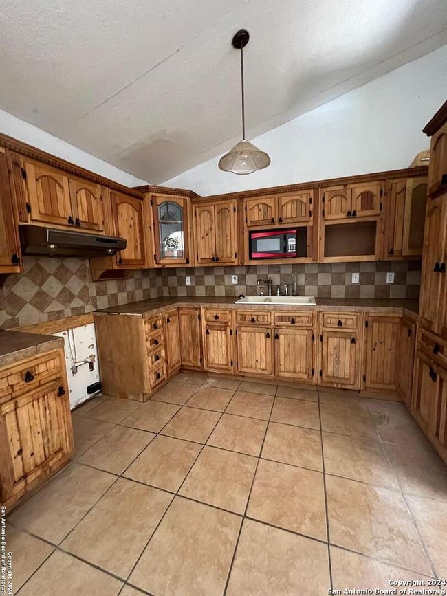 504 N 9 Th St, House other with 3 bedrooms, 1 bathrooms and null parking in Carrizo Springs TX | Image 4