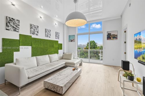 518-2001 Meridian Ave, Miami Beach, FL, 33139-1552 | Card Image