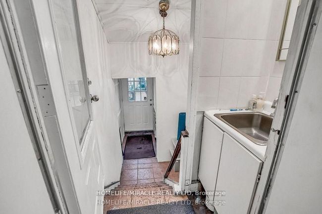 212 Symington Ave, House other with 5 bedrooms, 3 bathrooms and 1 parking in Toronto ON | Image 33