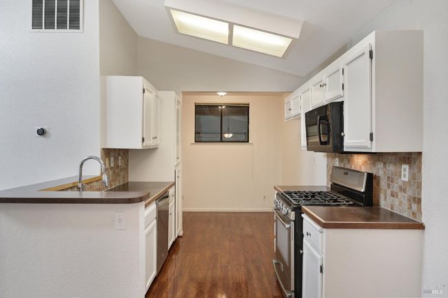 1085 Stanislaus Way, House other with 3 bedrooms, 2 bathrooms and 2 parking in Santa Rosa CA | Image 6