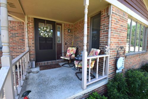 52102 Thomas Ln, New Baltimore, MI, 48047-1195 | Card Image