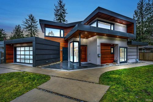 1075 Belvedere Dr, North Vancouver, BC, V7R2C6 | Card Image