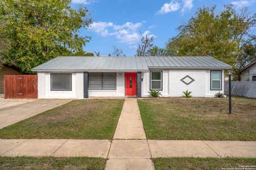 5011 Seabreeze Dr, San Antonio, TX, 78220-4911 | Card Image