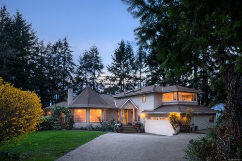 2832 Cadboro Bay Rd, Oak Bay, BC, V8R5J9 | Card Image