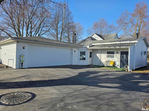 660 N 3rd St, Girard, IL, 62640-1137 | Card Image