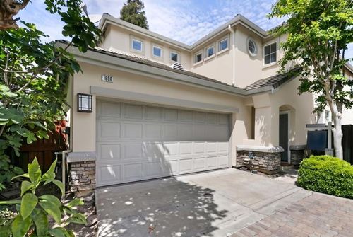 1986 Wayne Cir, San Jose, CA, 95131-3911 | Card Image