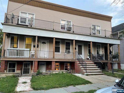 69 Feronia Way, Rutherford, NJ, 07070-2101 | Card Image