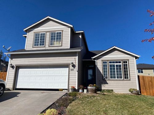 5099 Cherry Blossom Ln, Klamath Falls, OR, 97601-6611 | Card Image