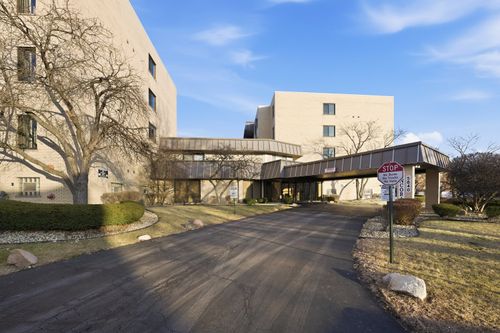 apt-115-5840 W 104th St, Oak Lawn, IL, 60453-4423 | Card Image