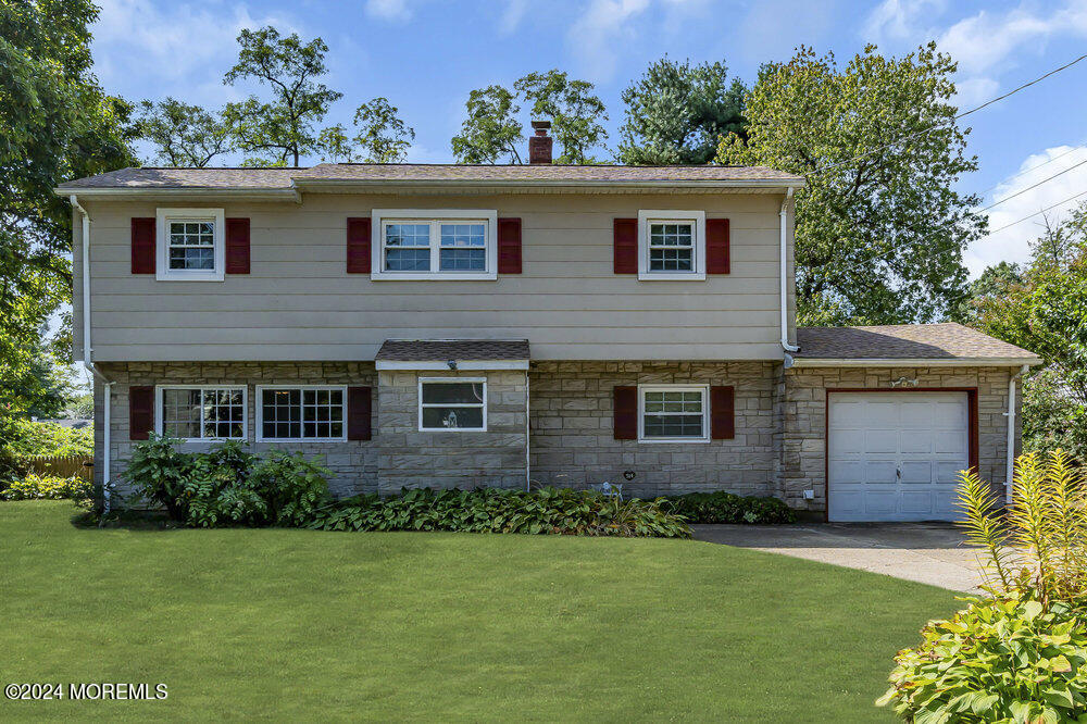 Belmont Dr, Middletown, NJ 07748