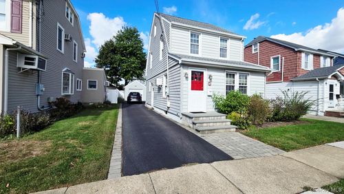 69 Harvard St, Williston Park, NY, 11596-1314 | Card Image