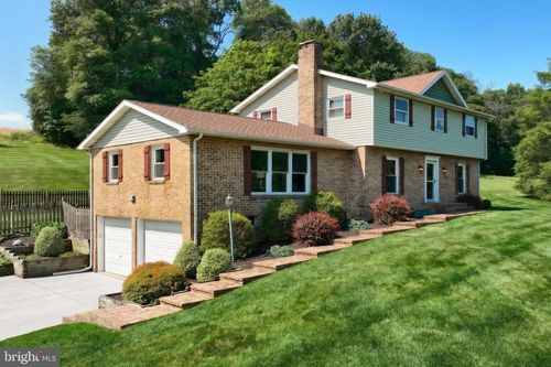 715 Meadowview Dr, Red Lion, PA, 17356-8608 | Card Image