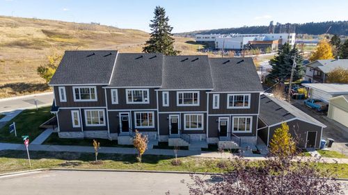 2232 44 St Nw, Calgary, AB, T3B | Card Image